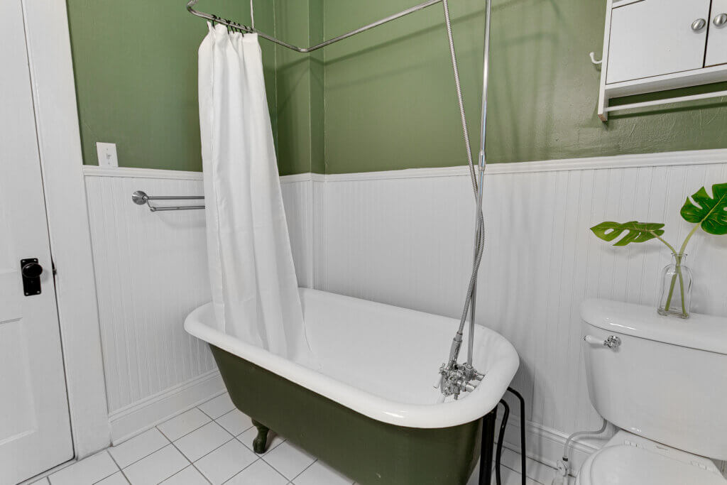 Bathtub and Toilet | Bathroom in Victorian-Styled House | Plumbers 911